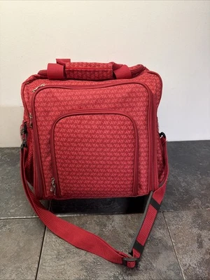 New Red Picnic Bag 4 Plates Cutlery Cups Cooler Insulated Lunch Wine Bag Avon - Image 1 of 4