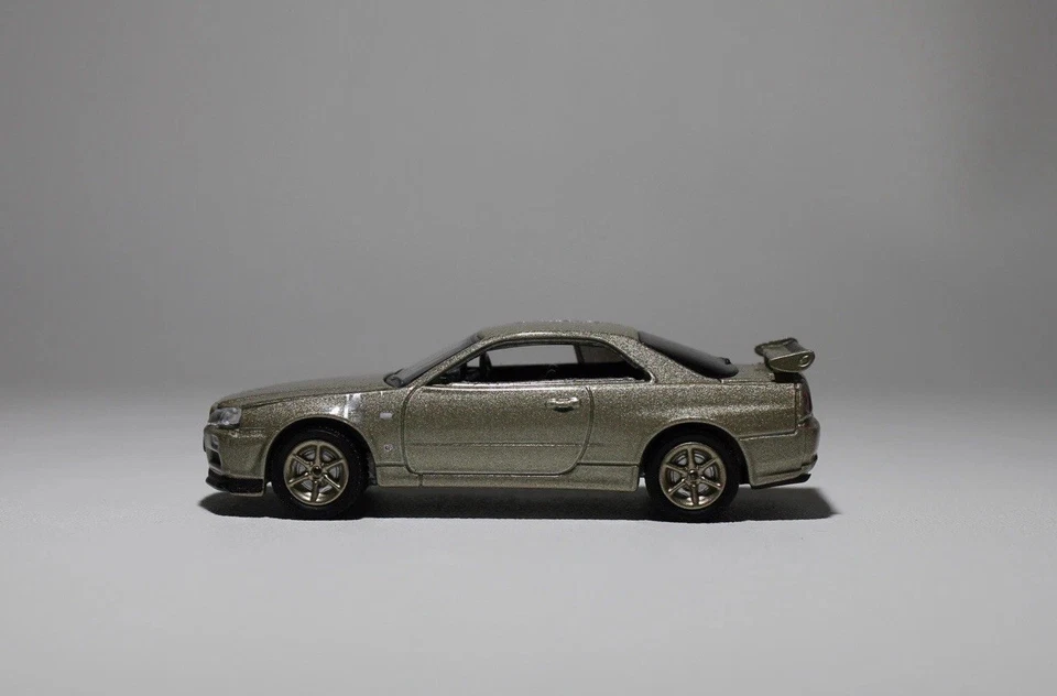 Greenlight 1/64 - Tokyo Torque Series 1 2001 Nissan Skyline GT-R Foto 1 de 4
