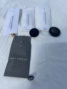 3 Banana Republic And 1 Ann Taylor Replacement Buttons In Original Envelopes - Picture 1 of 9