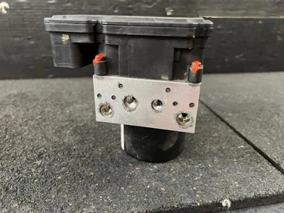 2011 Chrysler Town & Country ABS Anti-Lock Brake Pump Assembly OEM - Imagem 1 de 3