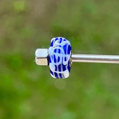 Authentic genuine trollbeads OOAK unique glass bead blue white music notes - Image 1 of 4