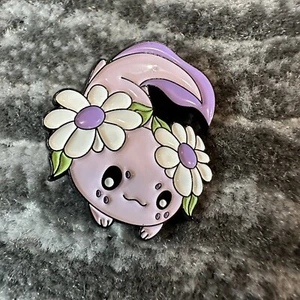 Enamel Pin Axolotl Cute Cartoon Lizard Brooch Backpack Purple Flowers Daisy New - Picture 1 of 4