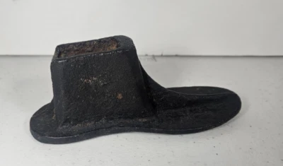 Винтажная чугунная наковальня для обуви в форме ребенка - Изображение 1 из 4
