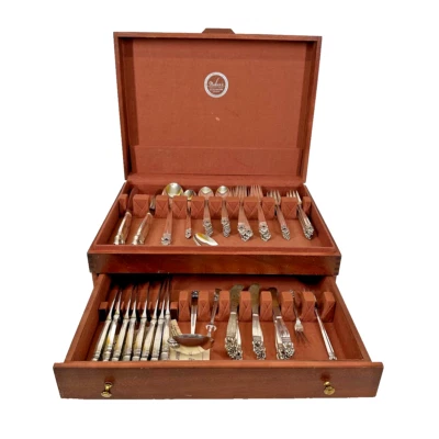 Juego de cubiertos Royal Danish by International de plata de ley 58 piezas Foto 1 de 4