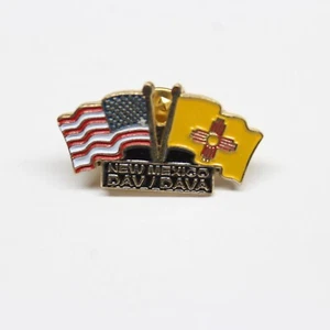 Nouveau Mexique drapeau américain Dav / Dava épingle revers émail souvenir de collection - Photo 1/3