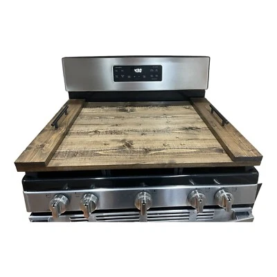 Bandeja de servir con cubierta superior de estufa industrial de madera para granja con mango negro mate Foto 1 de 4