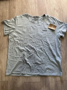 Nuevo con etiquetas Nuevo Patagonia Para hombres P-6 Logo Responsibili-Tee Camiseta Talla XL Gris Rústico - Imagen 1 de 4