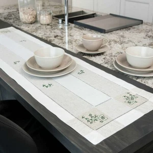 Kinsale Shamrock Table Runner - Picture 1 of 3