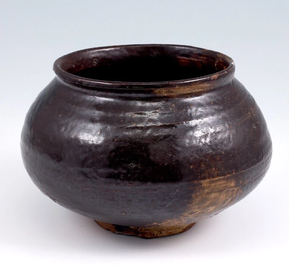 Jarrón antiguo coreano, dinastía José Yi, esmaltado negro, estilo bola ábaco Foto 1 de 4