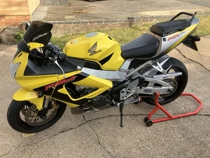 Honda FireBlade CBR929RRY - Picture 1 of 11