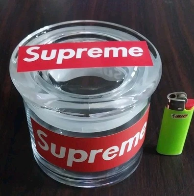 Tarro de hierba de vidrio - Logotipos Supreme - 4" x 3,5" - Almacena 1 onza completa - Hecho a mano Foto 1 de 4