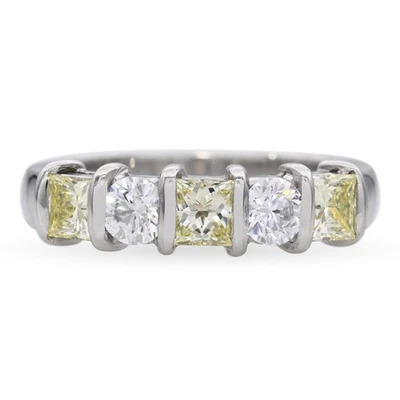 Anillo de platino de 1,65 tcw con diamantes y diamantes amarillos de lujo Foto 1 de 4