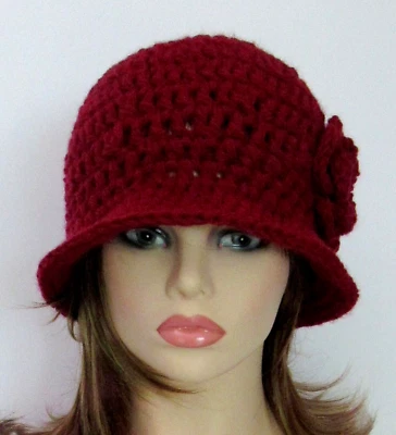 SOMBRERO CUBO CLOCHE GORRA QUIMIO ALETA ALA ROJA OSCURA HECHO A MANO GANCHILLO ACRÍLICO Foto 1 de 4