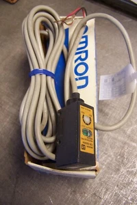 SENSOR FOTOELÉCTRICO OMRON ES3-DS10E4 12-24 VDC - Imagen 1 de 7