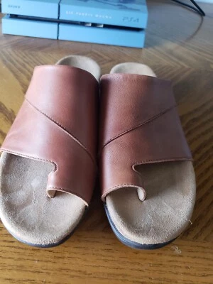 Sandalias Trotters Comfort Regina Cuero Marrón Deslizables Talla 8 M Usadas en Excelente Condición Foto 1 de 4