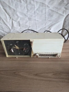 Vintage Westinghouse Mocha/White Tube Clock Radio - Picture 1 of 4
