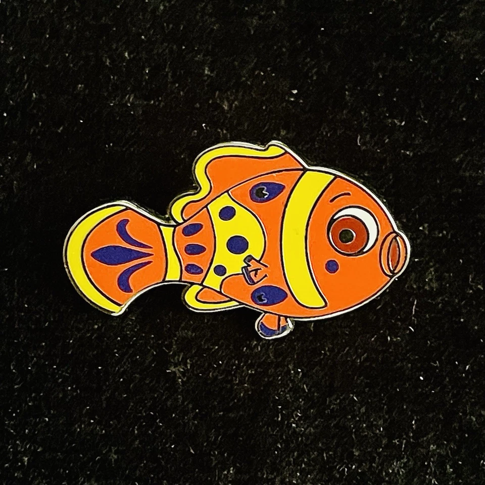 Pin Finding Nemo Fish Cometa Tails Caja Misteriosa WDW Animal Kingdom Disney 2022 Difícil de Encontrar Foto 1 de 1