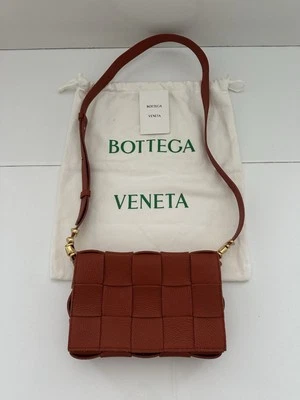 Bolso Bandolera BOTTEGA VENETA Cassette Maxi Intrecciato Cuero Granulado Arce Foto 1 de 4