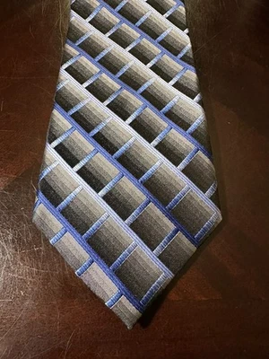 Gravata Platinum Designs 100% seda — preta/cinza com grade geométrica azul - Imagem 1 de 4