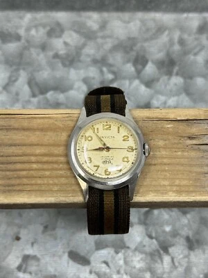 Reloj de pulsera vintage Invicta 17 mecánico estilo militar para hombre 33 mm, limpio/funciona Foto 1 de 4