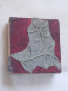 Tampon ancien 6,5 cm X 7 cm représentant une fleur à cinq pétales - Picture 1 of 2