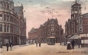 POSTCARD - YORKSHIRE - DONCASTER - STATION ROAD - POSTED 1917 - TRAM - SHOPS - Picture 1 of 2