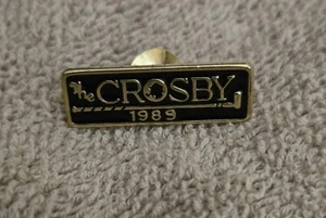 Vintage PISCITELLI 1989 Enamel Bing Crosby Golf Tournament Pin USA Bermuda Run  - Picture 1 of 3