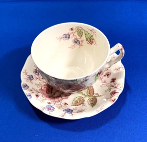 Taza de té y platillo vintage Johnson Brothers Rose Chintz hecho en Inglaterra - Imagen 1 de 8