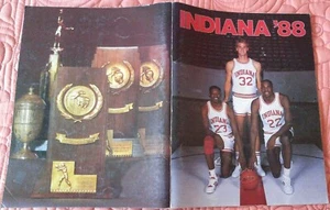 INDIANA UNIVERSITY HOOSIERS 1987-88 BASKETBALL YEARBOOK - NCAA CHAMPS, KNIGHT! - Bild 1 von 12