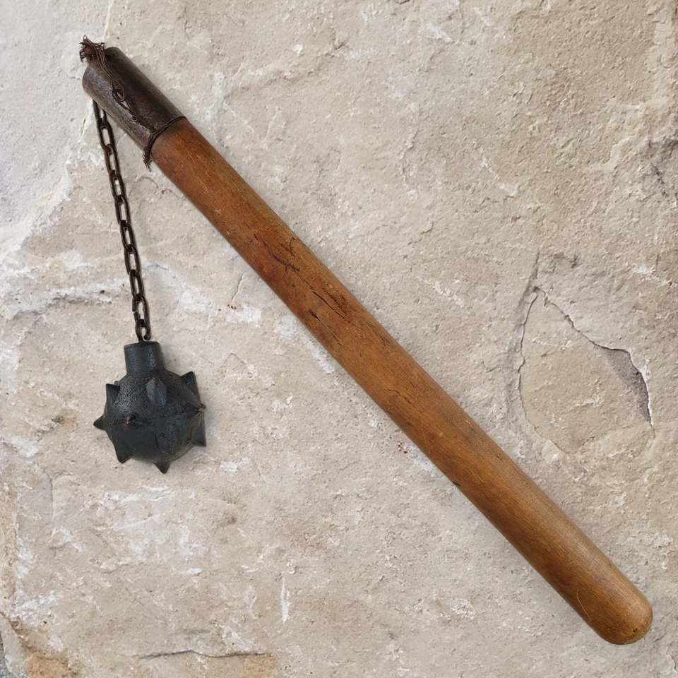 Cadena de una sola bola de hierro fundido estilo medieval vintage y mango de madera Foto 1 de 4