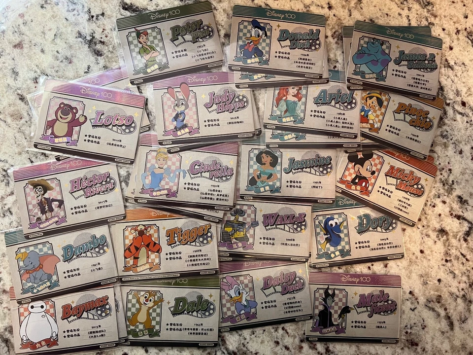 Tarjeta 2023.Divertidas tarjetas de identificación Disney 100 Carnival Series Foto 1 de 1