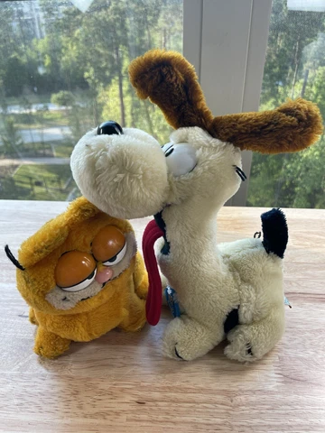 GARFIELD 1981 and Dakin ODIE 1983 Lot of 2 Vintage Collector Garfield Plush PAIR Cover