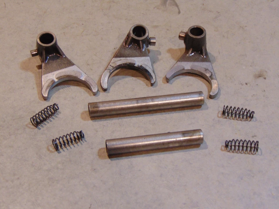 2001 KTM 250 EXC SHIFT SHAFTS 和 FORKS 可能适合其他年份和型号 — 第 1/1 张图片