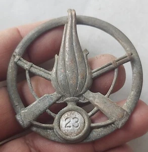 FRANCE UK GERMANY ARMED FORCES BADGE WITH GUNS & FIRE **23** L@@K! - Picture 1 of 2