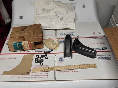 1973 雪佛兰 Malibu Chevelle NOS 后保险杠保护套装全新无标签 # 994371 带硬件 — 第 1/4 张图片