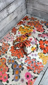 FABULOUS Vintage Pair 2 Queen Bright Floral Satin Pillow Pillowcase Hippy 70s 🩷 - Picture 1 of 23