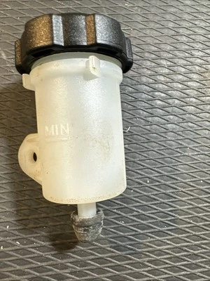 Serbatoio Olio Freni Anteriori Piaggio Tutti 50  Gilera Fuoco Cod 274598 - Immagine 1 di 3