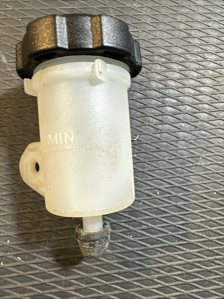 Serbatoio Olio Freni Anteriori Piaggio Tutti 50  Gilera Fuoco Cod 274598 - Immagine 1 di 3