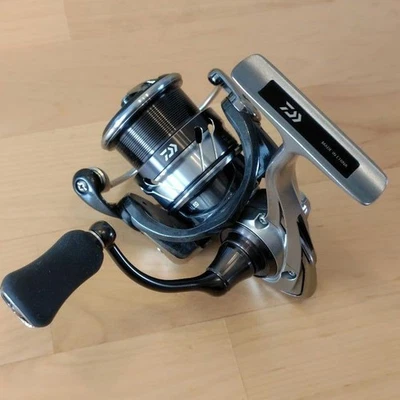 Carrete giratorio Daiwa 18 Caldia LT2500S ligero suave duradero - Imagen 1 de 4