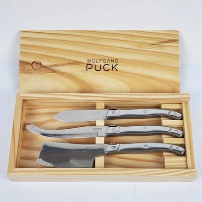 Juego de cuchillos para queso Wolfgang Puck de 3 piezas en caja de madera de bambú. Acero inoxidable  Foto 1 de 4