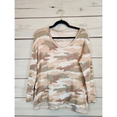 American Eagle Women's Multicolor Camouflage V-Neck Long Sleeve T-Shirt Size XS - Image 1 of 4