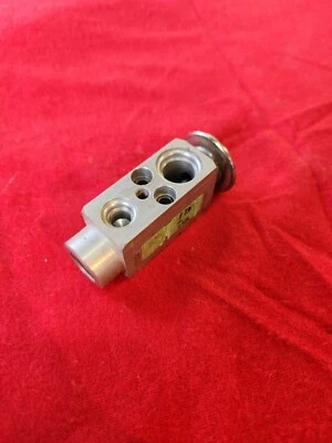 Volkswagen Jetta 2001 válvula de expansión de aire acondicionado. #1K0253681D. (057F) Foto 1 de 4