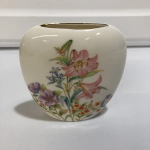 Spring Fantasy Flambro Imports Bone China Floral Gold Trim Vase (4x4x1) Japan - Imagen 1 de 5
