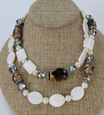 Collar Madreperla Cuentas Vidrio Blanco y Marrón 19.5 en Tono Plateado Foto 1 de 4