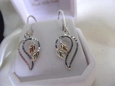 BRINCOS BLACK HILLS FOLHAS DE OURO em prata com alavanca traseira-coração - Imagem 1 de 4