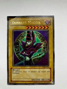 YUGIOH Karte Dunkler Magier LOB-G003 + Schutzhülle Ultra Rare Legend of Blue Eye - Picture 1 of 6