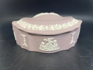 Wedgwood Lilac Lidded Dome Oblong Trinket Box 4.5" x 3.25" - Picture 1 of 9