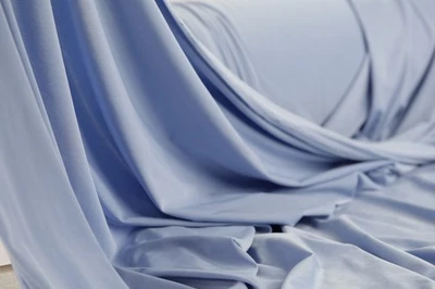 Tela elástica de 4 vías Periwinkle Venechia por yarda 60" de ancho 1503 Foto 1 de 4