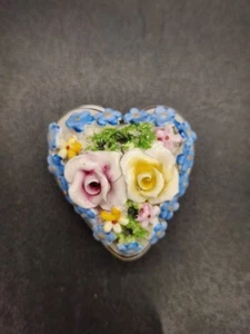 Vintage German Elfinware Heart Trinket Box Flowers and Moss Porcelain - Picture 1 of 18