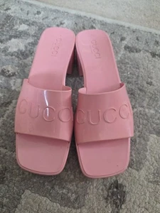 Gucci Damen Blockabsatz Plateau Logo Pantoletten Sandalen Rosa Gummi US 8 / 38 - Bild 1 von 7